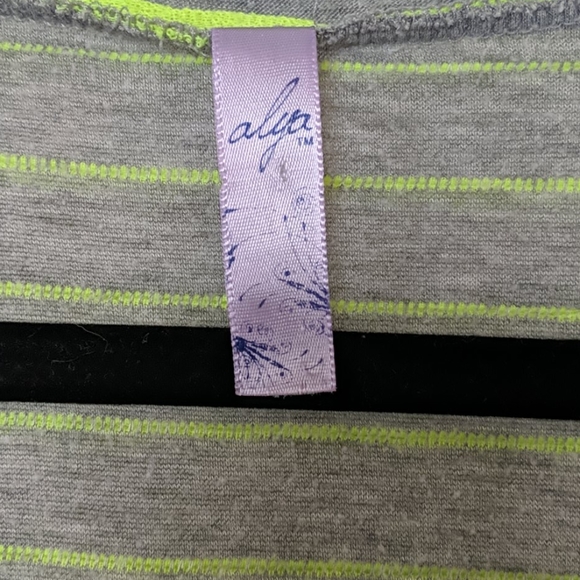 Lightweight Retro Cardigan - Picture 7 of 8